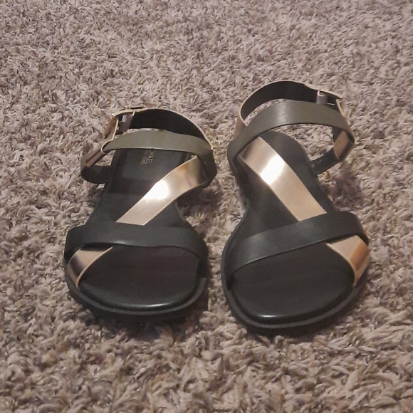 Micheal Kors sandals - Picture 4 of 4